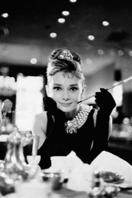 Breakfast at Tiffany's: En romantisk komedi som glittrar med stil och charm!